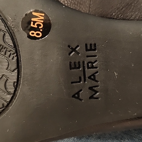 Black Alex Marie 8.5 med 3in heel - Picture 7 of 7